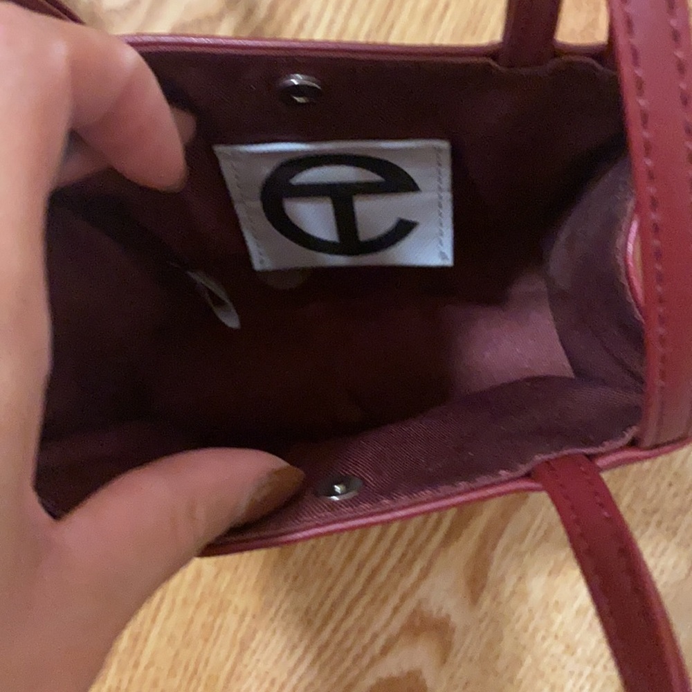 TELFAR OXBLOOD PRICE IS THE PRICE DONT WRITE ME ITS SET